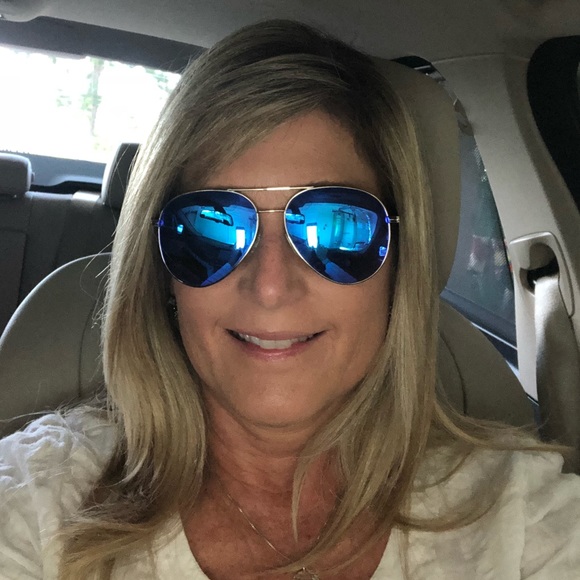Profile Picture of Cindy Bohn (@cabb29) on Poshmark