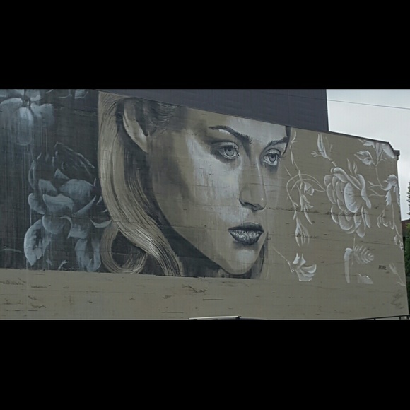 Profile Picture of Dani Helgerson (@dhelger) on Poshmark