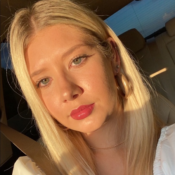 Profile Picture of Makayla Clayton (@makaylasuzan) on Poshmark