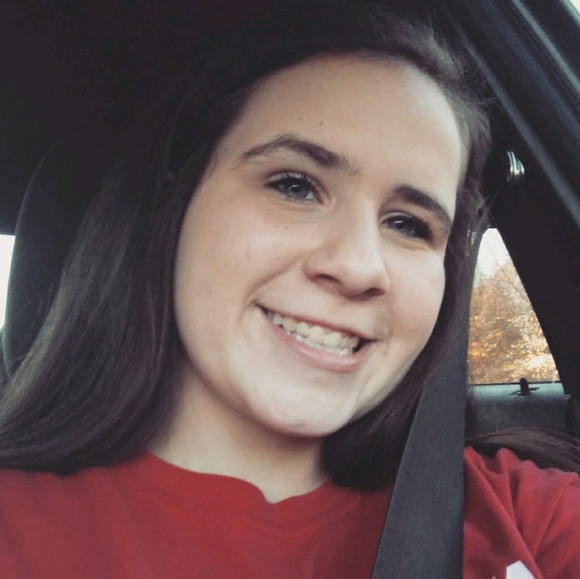 Profile Picture of Madie Enlow (@madieegrace) on Poshmark