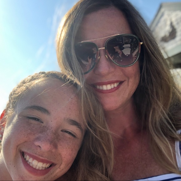 Profile Picture of Jennifer Henn (@acktoga) on Poshmark