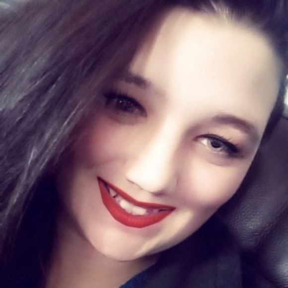 Profile Picture of Jasmine Knurr (@jasknu) on Poshmark