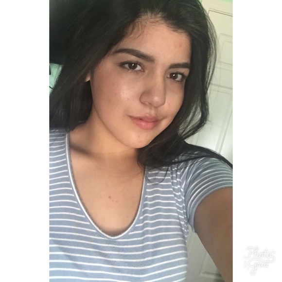 Profile Picture of Andrea Olivo (@andreaolivo42) on Poshmark