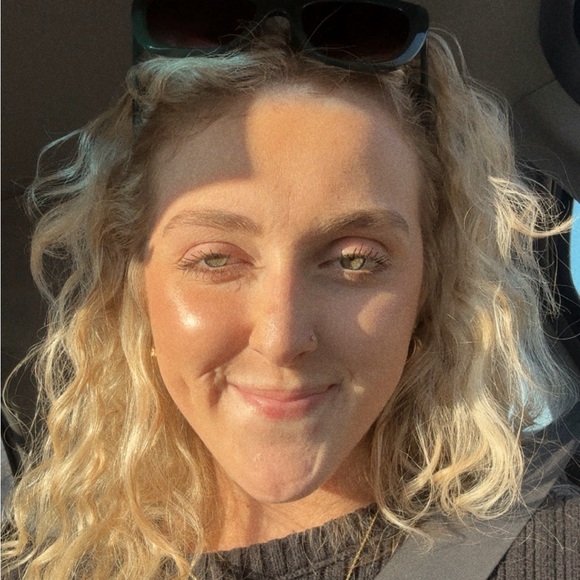 Profile Picture of Bri Salzer (@brisalzer) on Poshmark