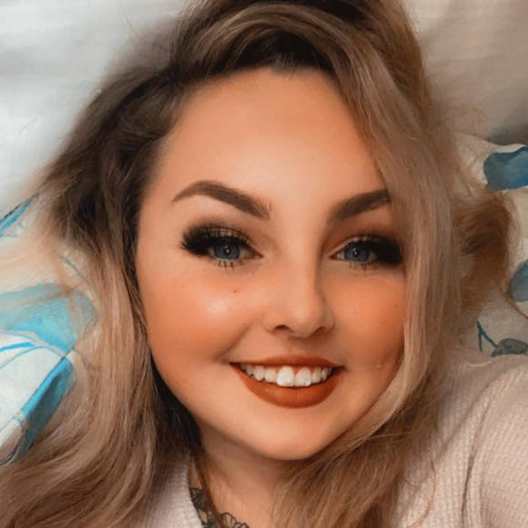 Profile Picture of Katie Hutchins (@katiehutchins22) on Poshmark