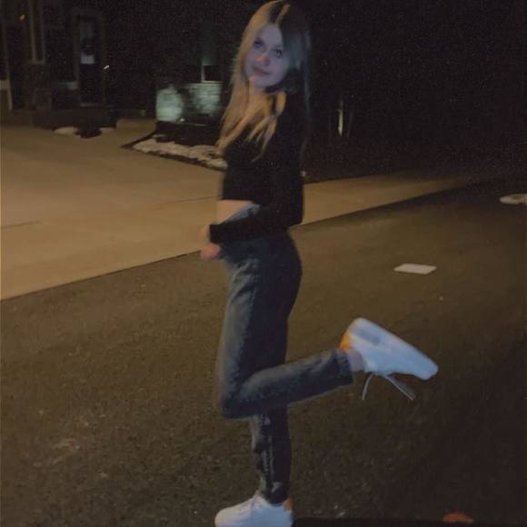 Profile Picture of Peyton Doescher (@peytondoescher) on Poshmark