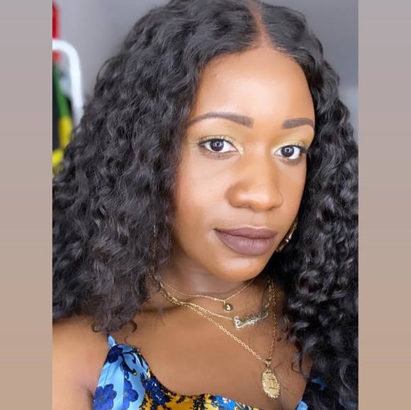 Profile Picture of Sabrina Samuels (@stylinbri) on Poshmark