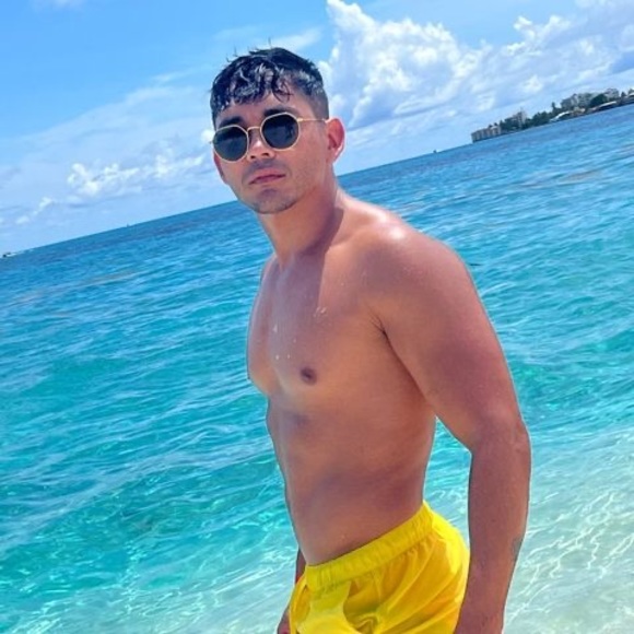 Profile Picture of William Quintero (@williamquint415) on Poshmark