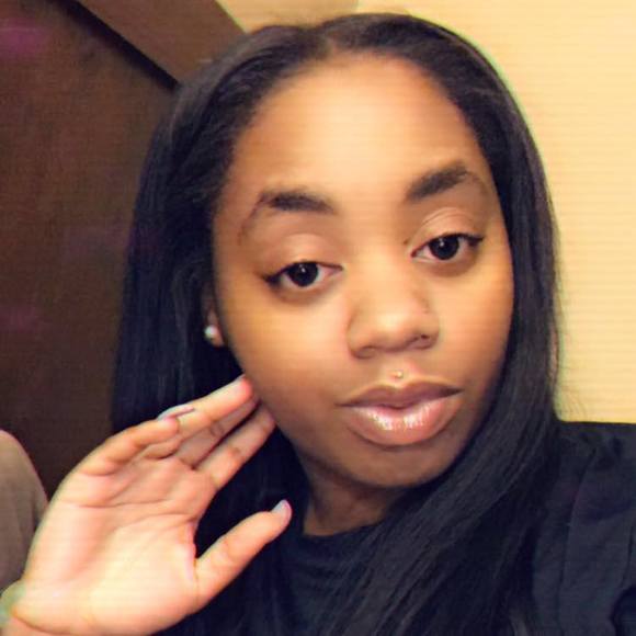 Profile Picture of Michal Sherrann (@michalsherrann) on Poshmark