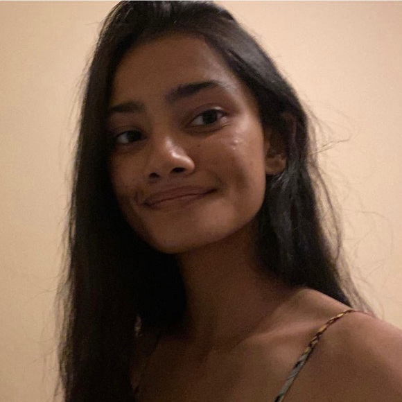 Samichha Chouwan - Poshmark Profile Picture of Samichha Chouwan (@samichouwan) on Poshmark