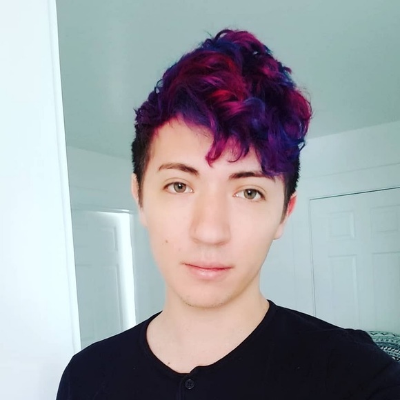 Profile Picture of Nicholas Duque (@d3skt0p) on Poshmark