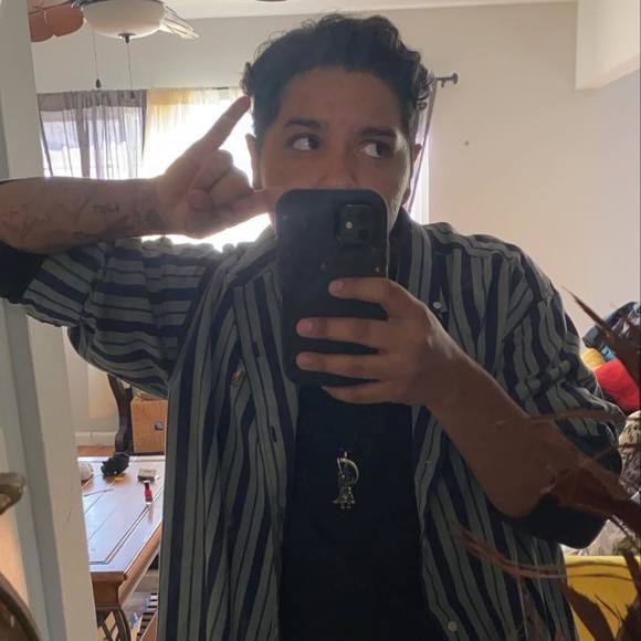 Profile Picture of Arthur Gomez (@facedloser) on Poshmark