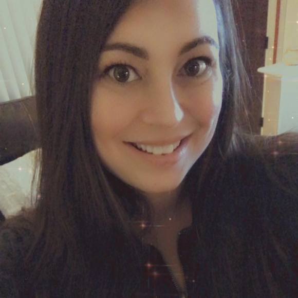 Profile Picture of Danielle Mcnally (@d_mcnally) on Poshmark