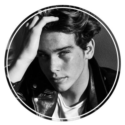 Profile Picture of 𝙿𝚊𝚛𝚔𝚎𝚛, 𝙿𝚎𝚝𝚎𝚛. (@OfForestHills) on Twitter