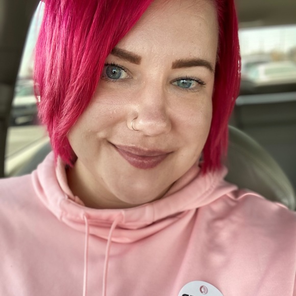 Profile Picture of Sarah Dutton (@sadienicole88) on Poshmark