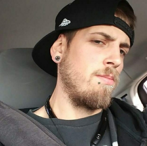Profile Picture of Michael Colombe (@kidmew) on Poshmark