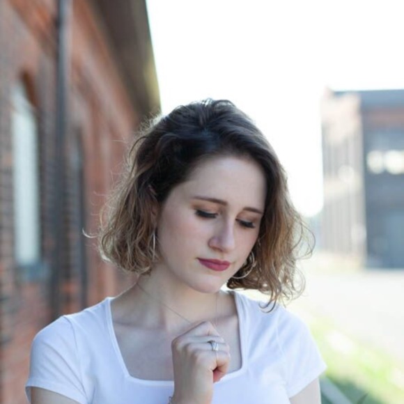 Profile Picture of Anja Jacobson (@anjaj100) on Poshmark