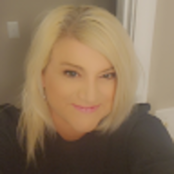 Profile Picture of Ruby Farr (@rubyfarr2017) on Poshmark