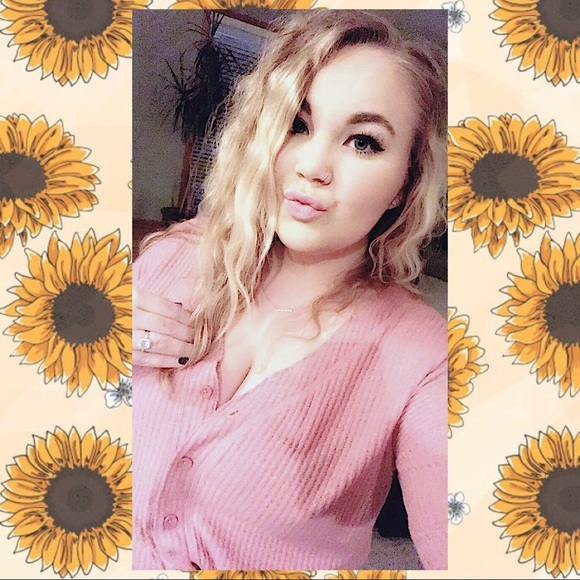 Profile Picture of Karli Kohler (@karlikko) on Poshmark