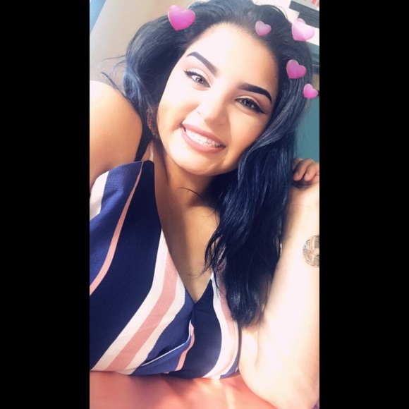 Profile Picture of Sarahi Loera (@sarloera) on Poshmark