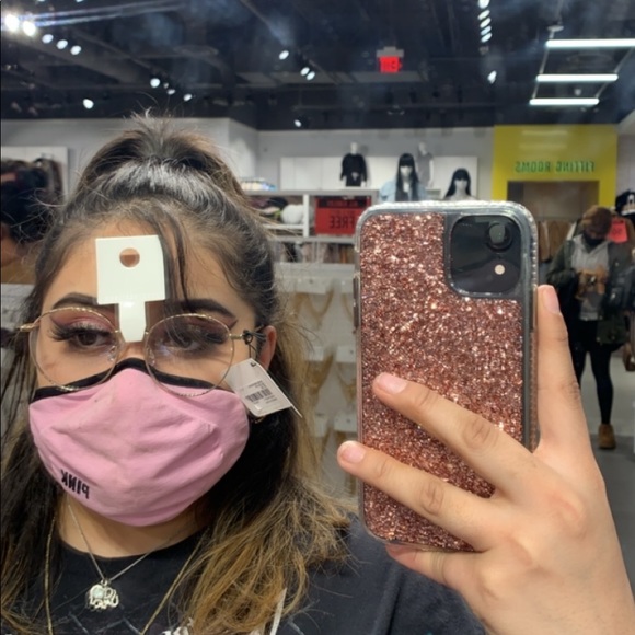 Profile Picture of Samantha Sauceda (@samanthasauc37) on Poshmark