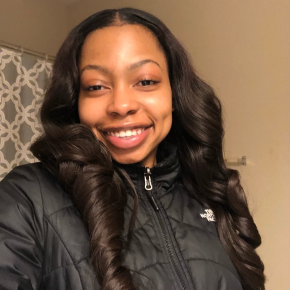 Profile Picture of Briana Barnes (@bbarnes89) on Poshmark