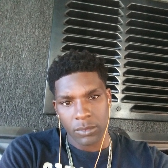 Profile Picture of David Kendrick (@dekenjr) on Poshmark