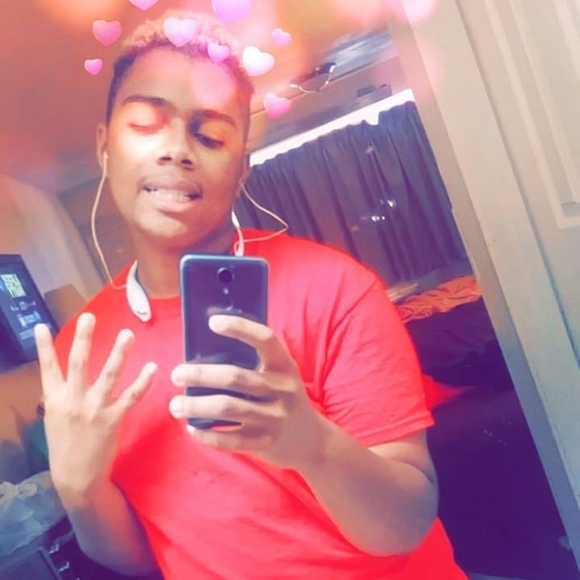 Profile Picture of Demetric Kelly (@demetrickelly) on Poshmark
