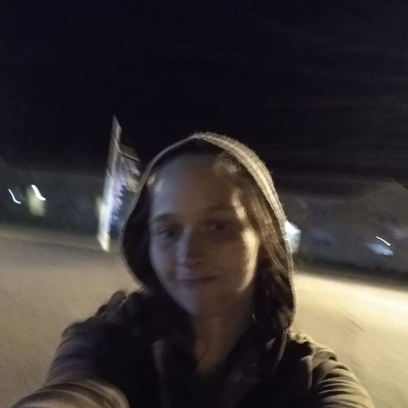 Profile Picture of Katelyn Rowe (@ilovemykids9281) on Poshmark