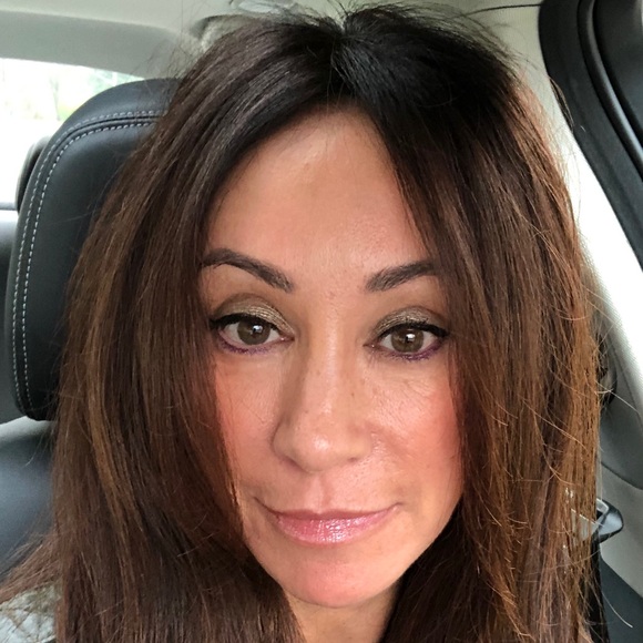 Profile Picture of Amanda Harrington (@amjh38) on Poshmark