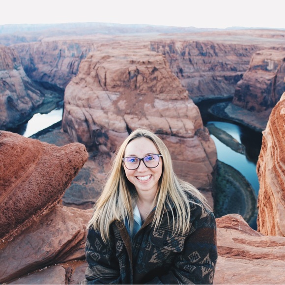 Profile Picture of Aspen Grecula (@aspeeb) on Poshmark