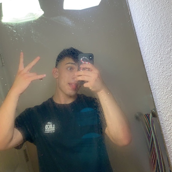 Profile Picture of Alejandro Rosales (@alejandroros732) on Poshmark