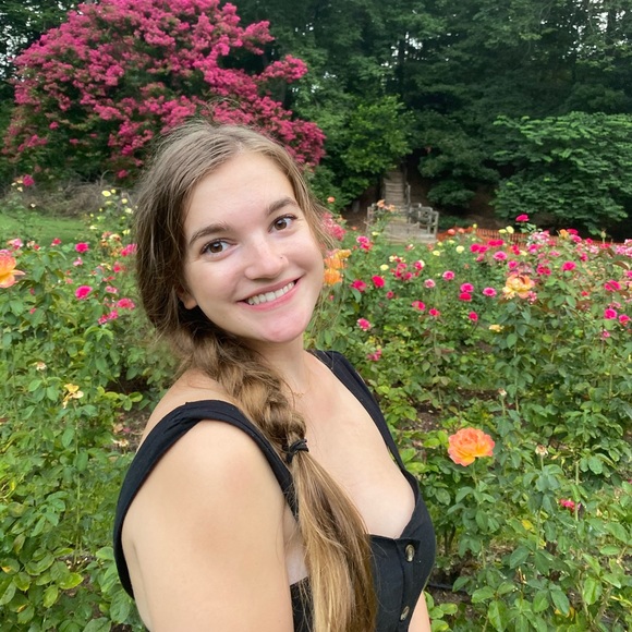 Profile Picture of Frances Summers (@francesgs01) on Poshmark