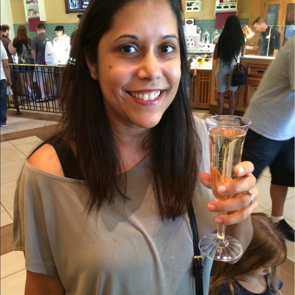 Profile Picture of Susana Stiffler (@sustiffler) on Poshmark