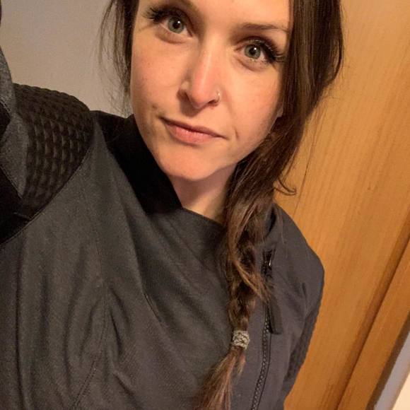 Profile Picture of Melanie Beaudry (@october_22) on Poshmark