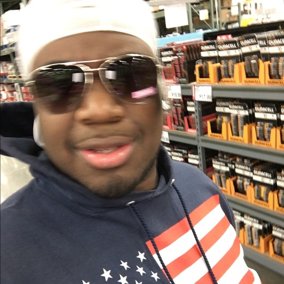 Teddy Davidson - Poshmark Profile Picture of Teddy Davidson (@tyydaboss25) on Poshmark