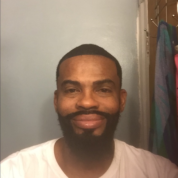 Profile Picture of Cleo Perry (@perry48) on Poshmark