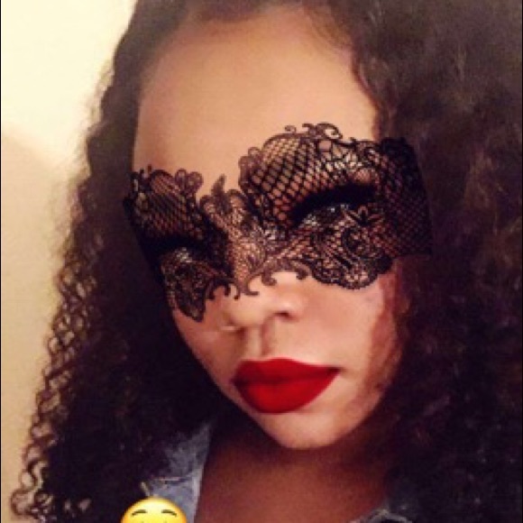 Profile Picture of Trevaughna Campbell (@tissigaza) on Poshmark