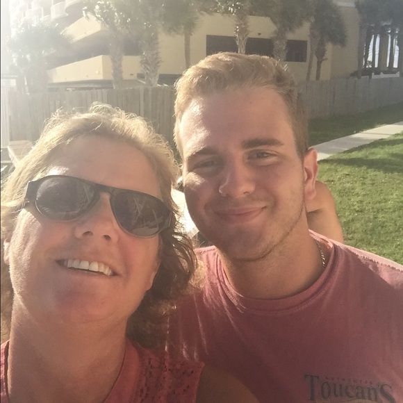 Profile Picture of Debra Long (@jonathandebbie) on Poshmark