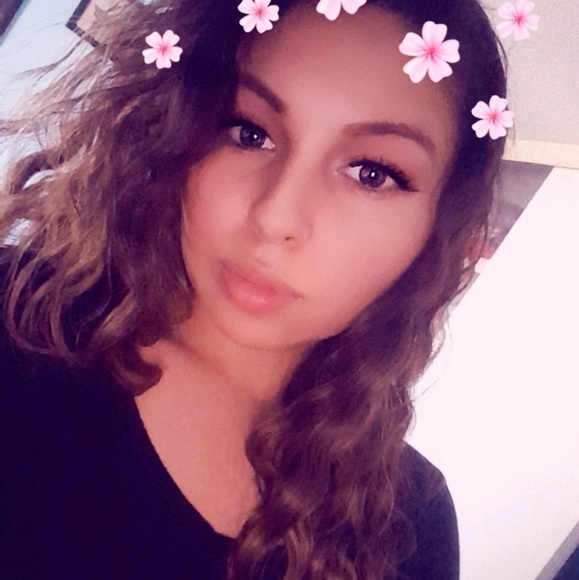 Profile Picture of Janet Peralta (@janny14) on Poshmark