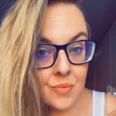 Profile Picture of Catherine (@CatGray82) on Twitter