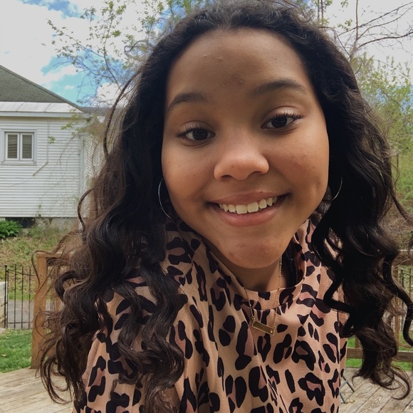 Profile Picture of Ella Patterson (@ellamae4) on Poshmark