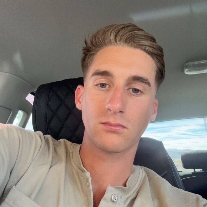 Profile Picture of Stephen (@_stephenlarson) on Tiktok