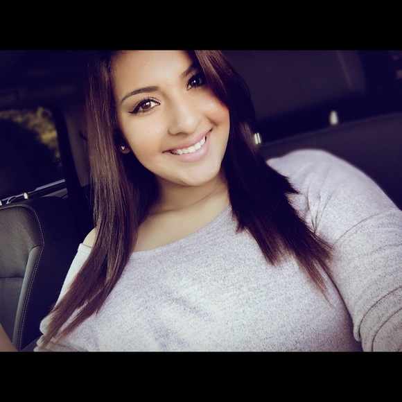 Profile Picture of Kassandra Lara (@shakassie) on Poshmark