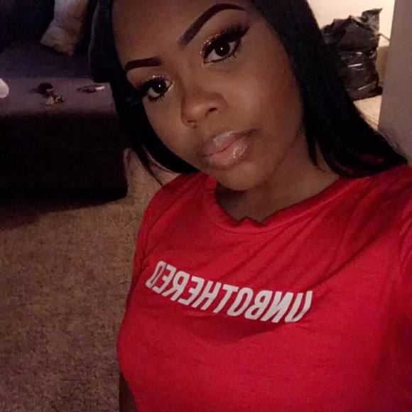 Profile Picture of Shayla Locke (@shaylamarie32) on Poshmark