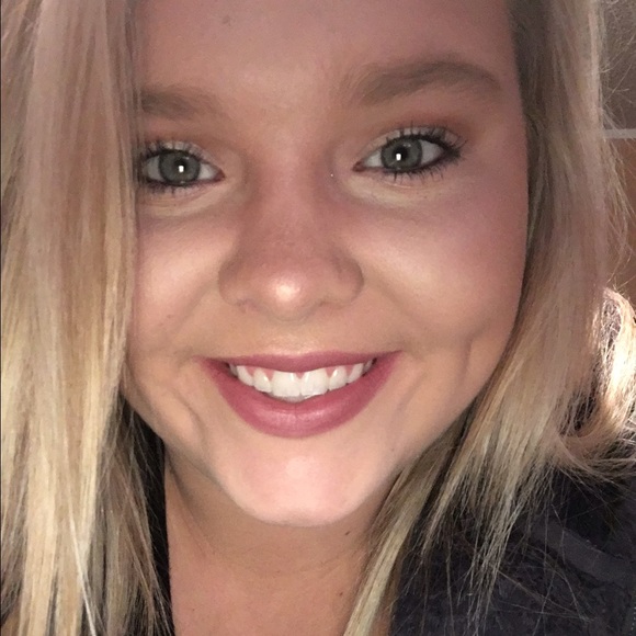 Profile Picture of Stevie Shrable (@stevieraeann17) on Poshmark