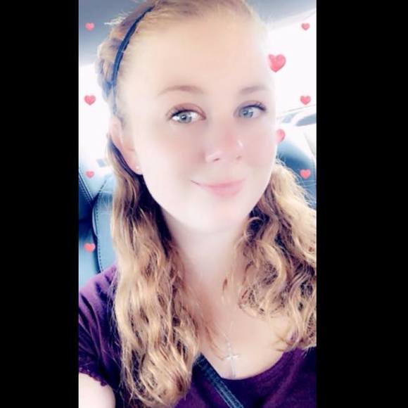 Profile Picture of Rachelle Ogg (@oggr03) on Poshmark