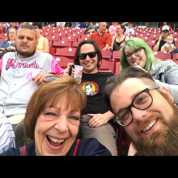 Profile Picture of Becky Konigsmark (@beckykonigsmark) on Poshmark