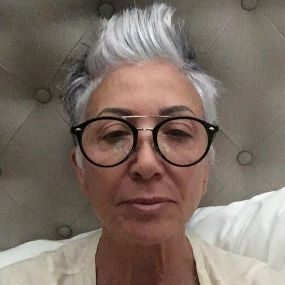 Profile Picture of Angela Pezzulo (@angpezzlv) on Poshmark