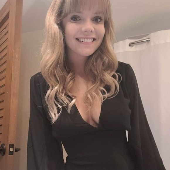 Profile Picture of Karine Laurin (@sweet_girlz56) on Poshmark